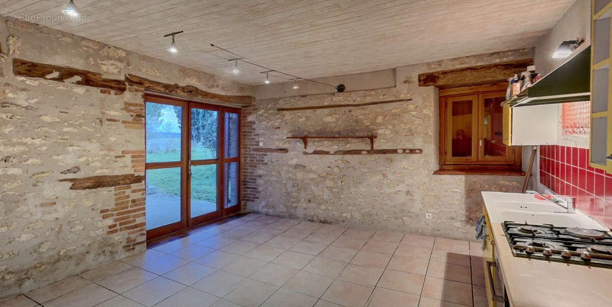 Maison à CASTELNAU-MONTRATIER