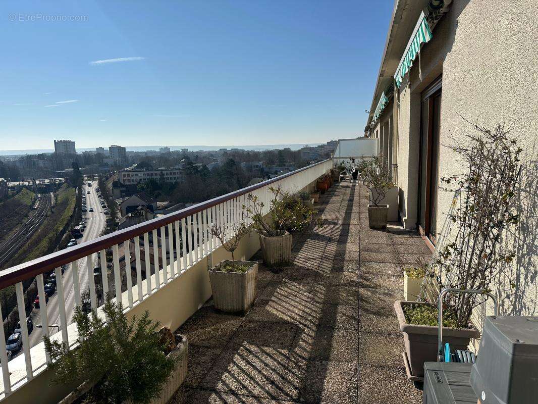 Dernier étage terrasse avec garage - photo 2