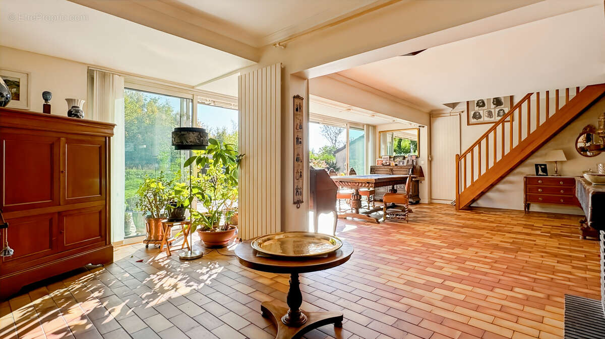 Maison à SAINT-NOM-LA-BRETECHE