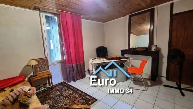 Maison de village avec Terrasse et jardin offrant 149 m² hab. - photo 7