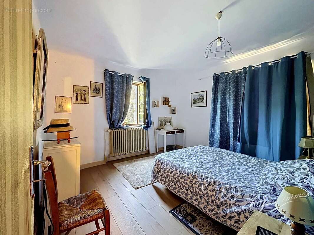 Maison à VIC-SOUS-THIL