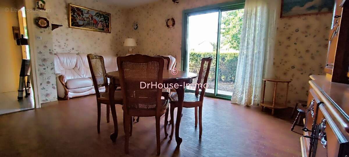 Maison à LA CHAIZE-LE-VICOMTE