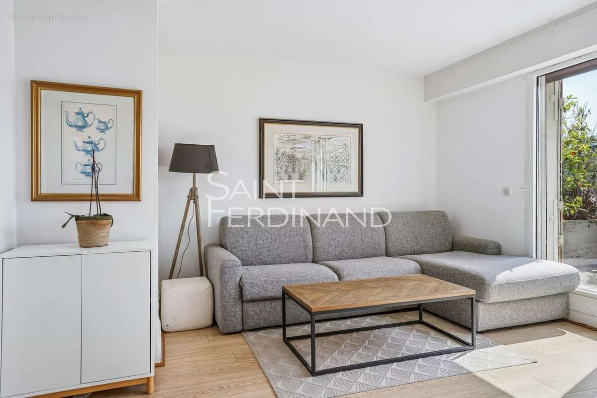 Appartement à NEUILLY-SUR-SEINE