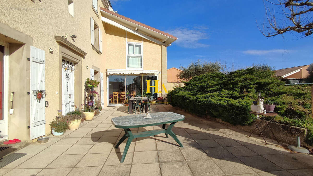 Maison à CHANOS-CURSON