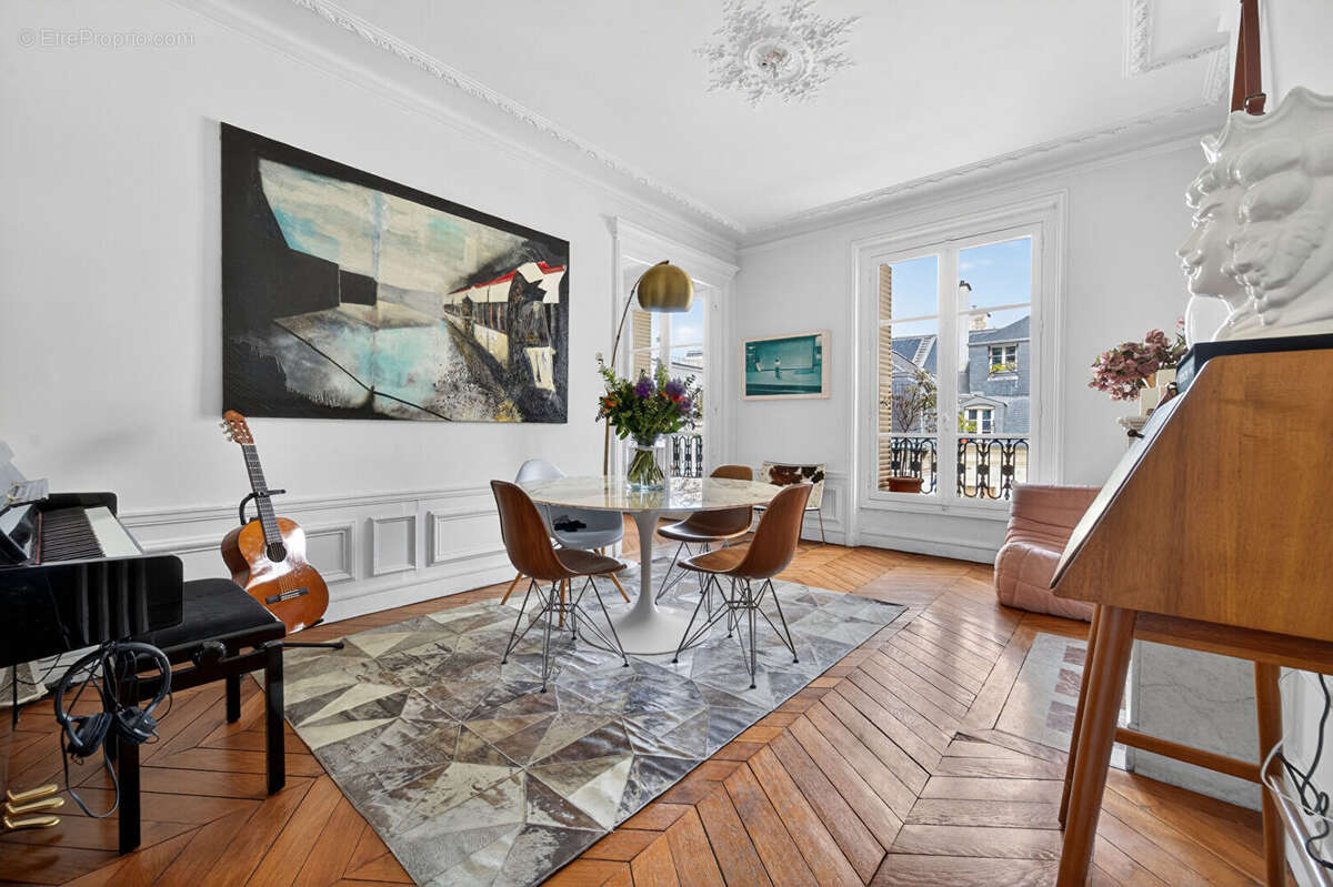 Appartement à PARIS-7E