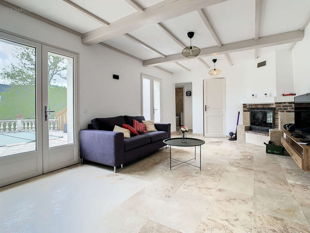 Maison à BAGNOLS-EN-FORET