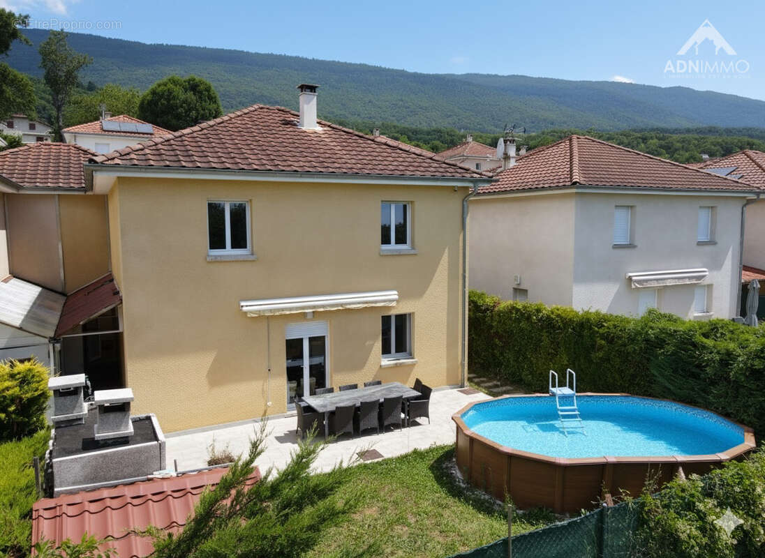 Maison à PERON