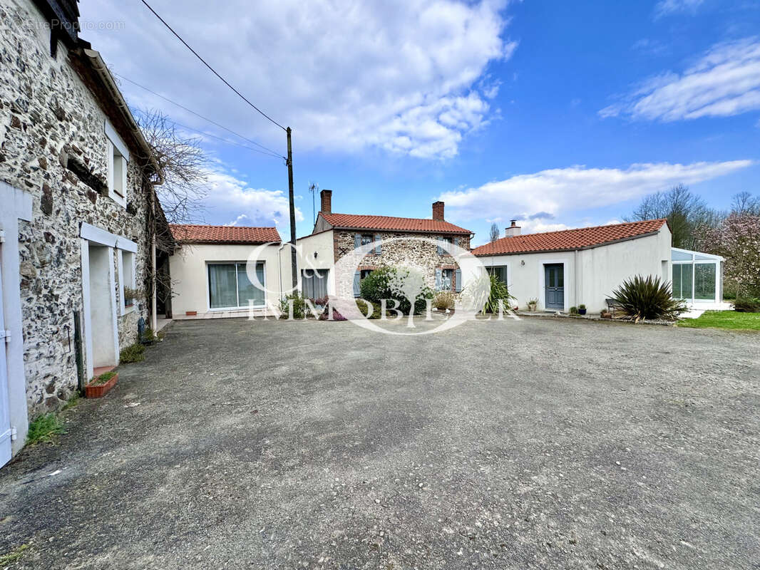 Maison à CORCOUE-SUR-LOGNE