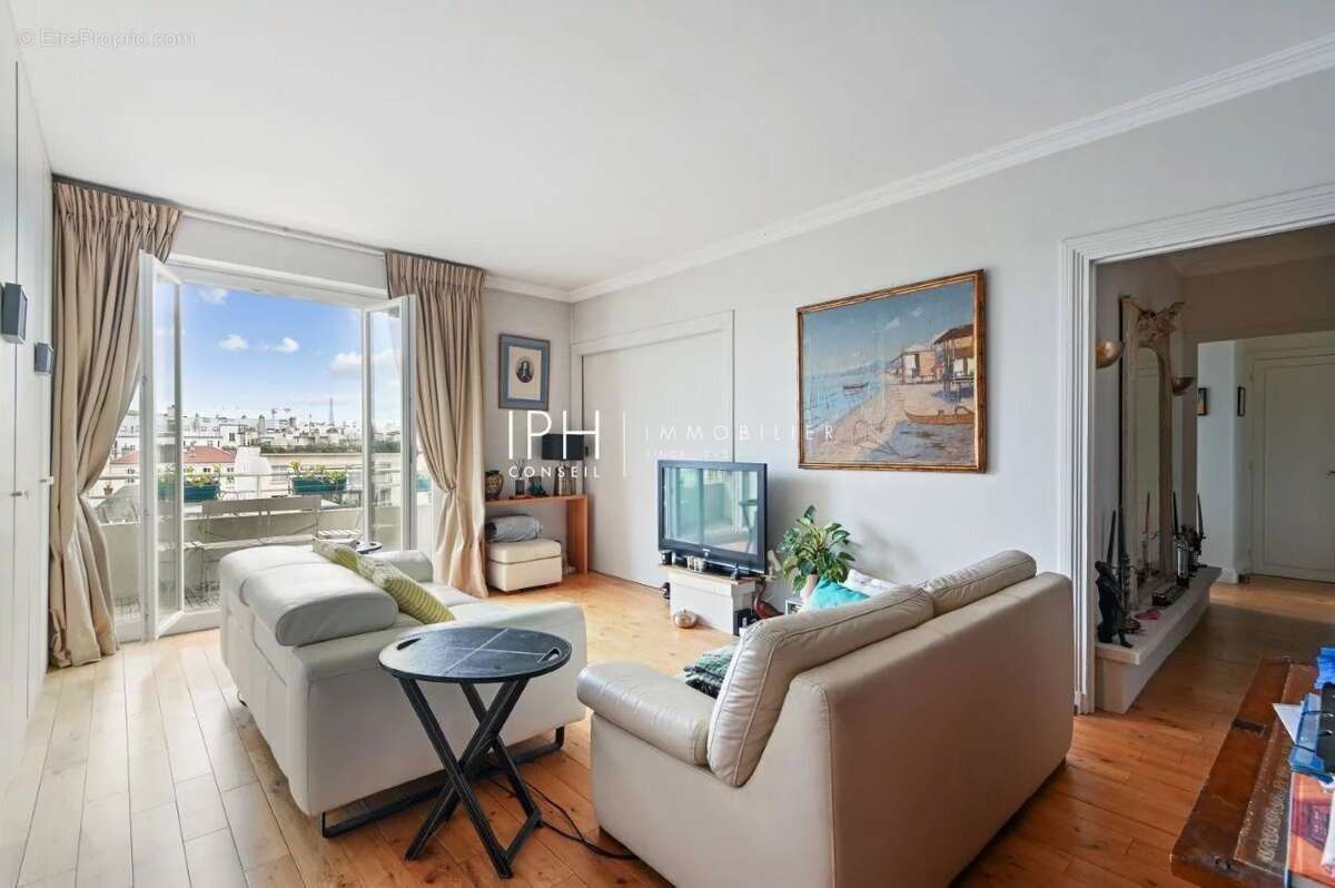 Appartement à NEUILLY-SUR-SEINE