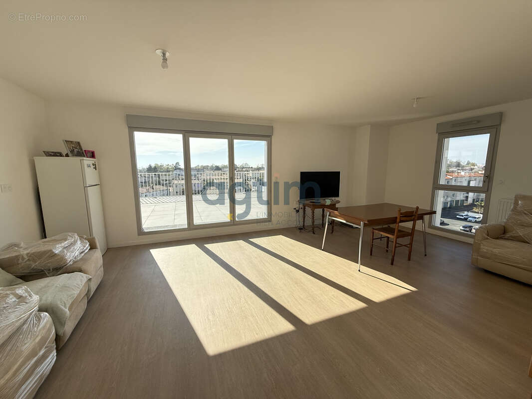 Appartement T4 neuf   Dernier étage avec grande terrasse   Proche gare - photo 2