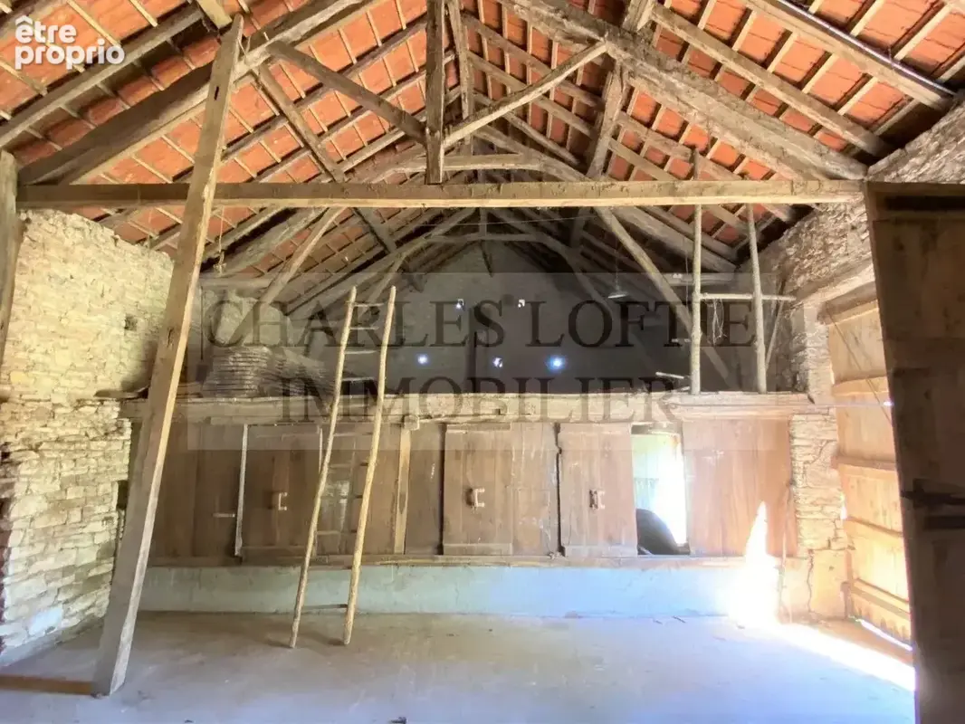 Ancien corps de ferme avec nombreux bâtiments sur 2 ha de terrain, avec belles vues sur la campagne environnan - photo 6
