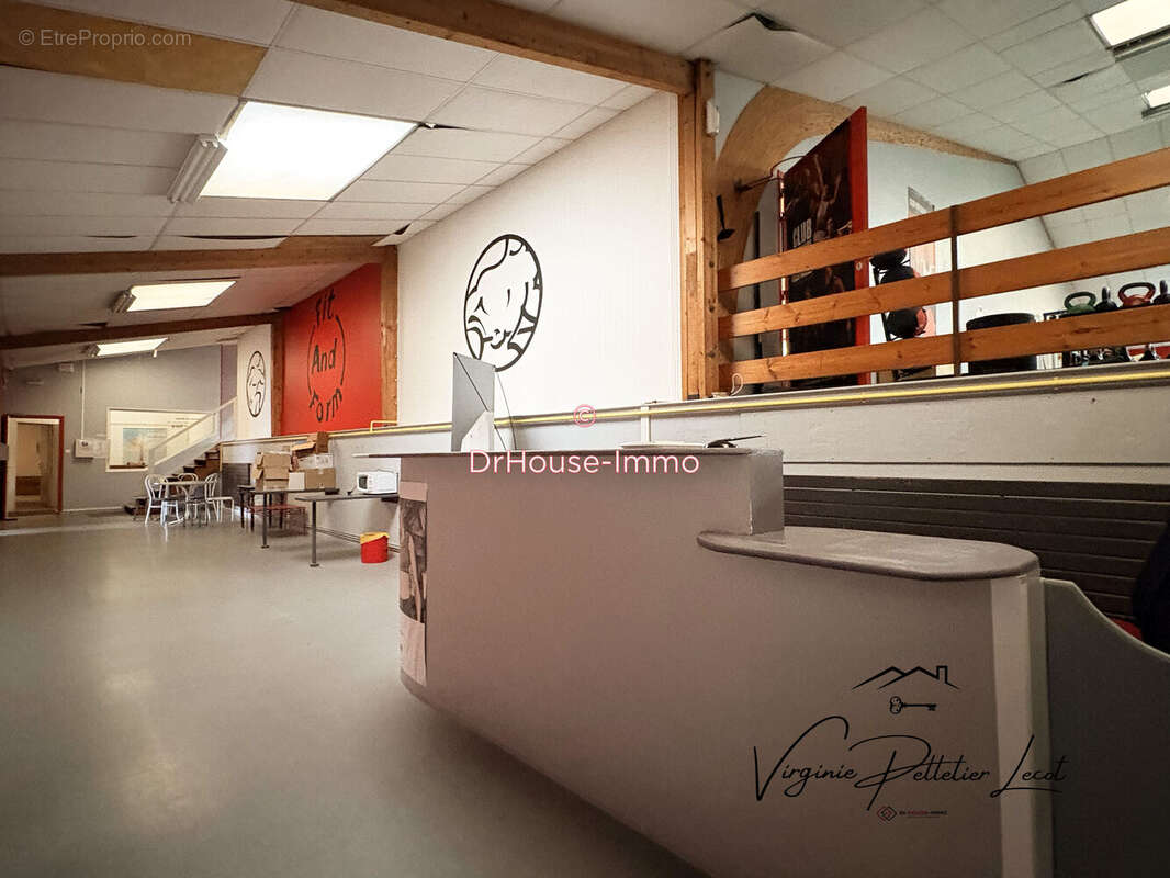 Commerce 1990 m² à Fontenay-Le-Comte  - photo 13