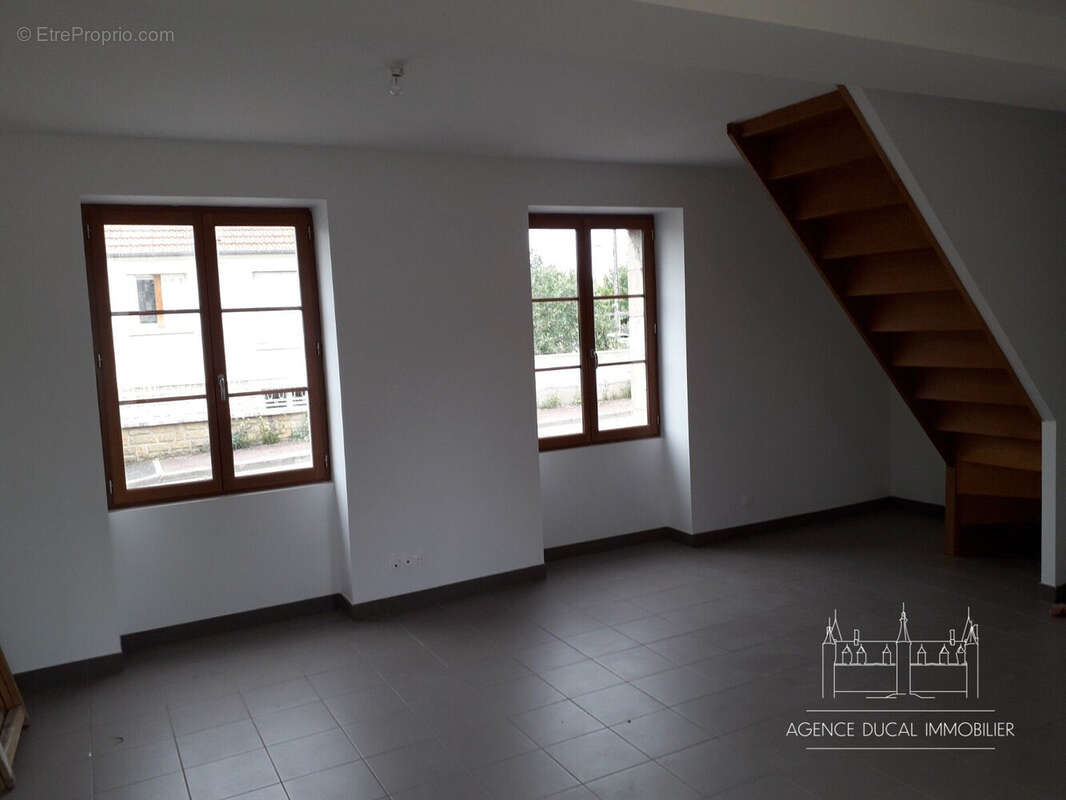 Appartement 300 m² à Nevers  - photo 8