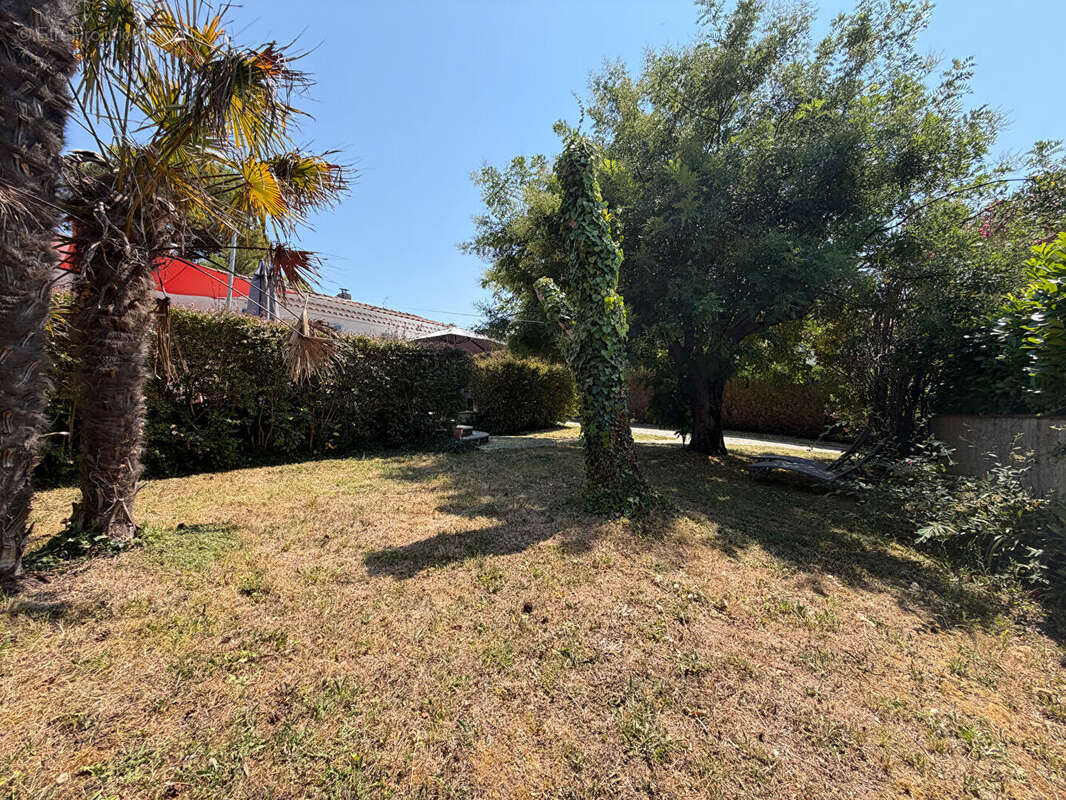 EMPLACEMENT PRIVILÉGIÉ - Maison chaleureuse de 115 m² avec terrasses - photo 12