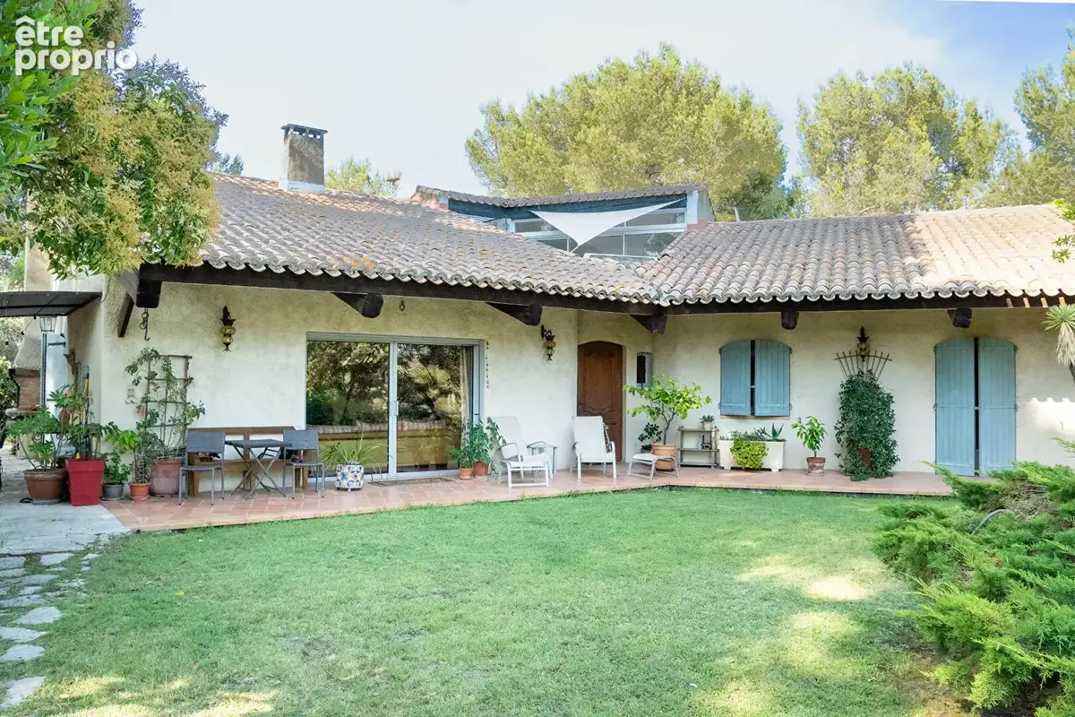Maison d'architecte à Gignac-la-Nerthe , avec piscine et grand terrain - photo 6