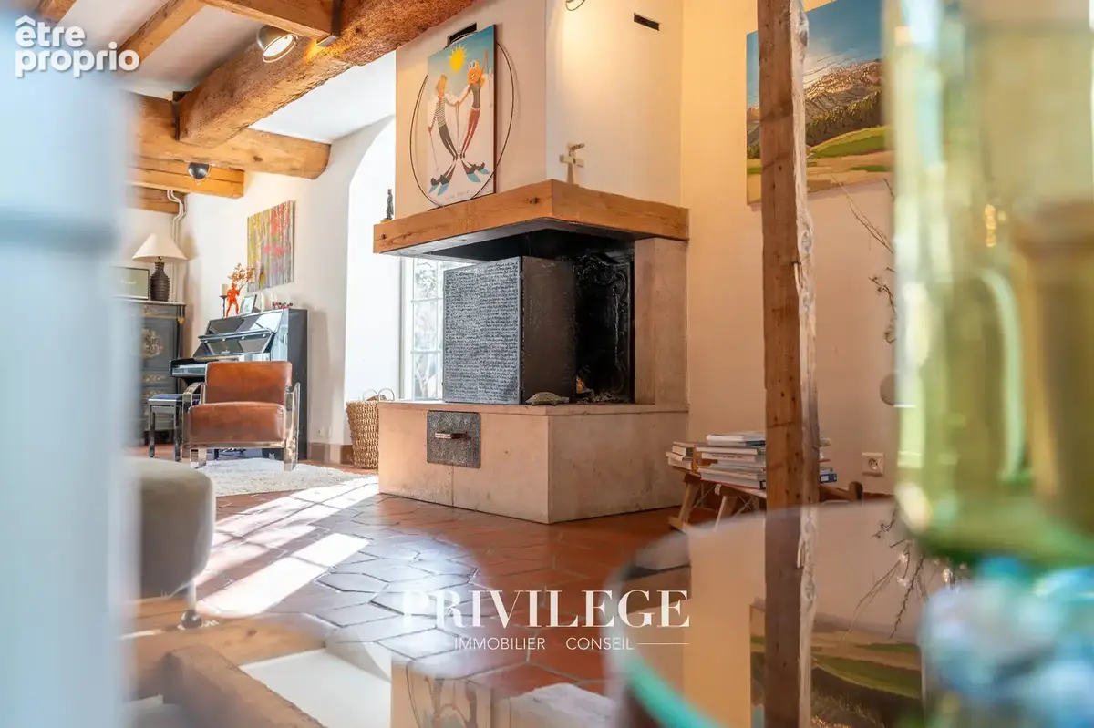 Collonges-au-Mont-d’Or   Maison de charme 9 pièces   310 m2   Terrain 1 500 m2   Piscine - photo 24