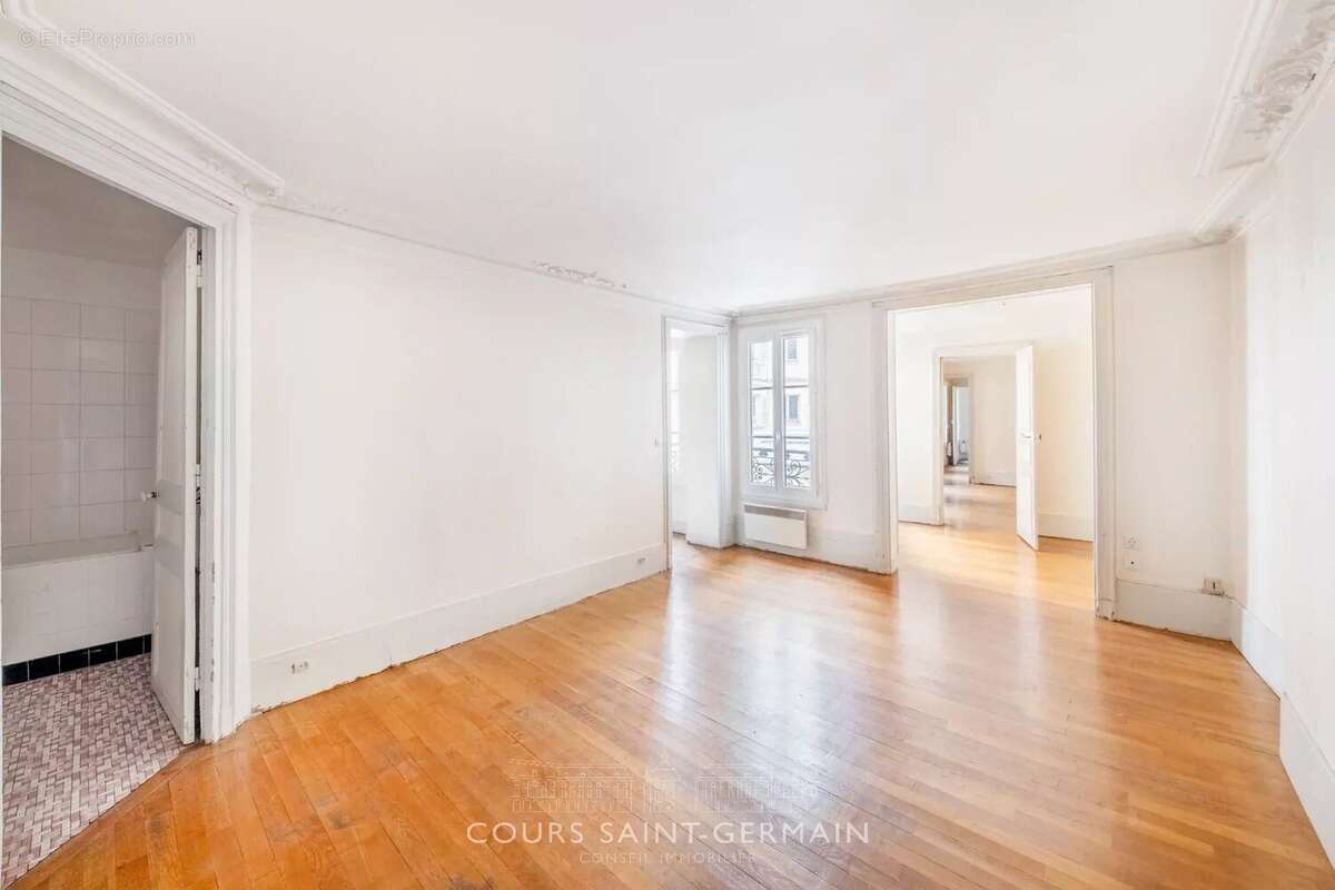 Appartement à PARIS-3E