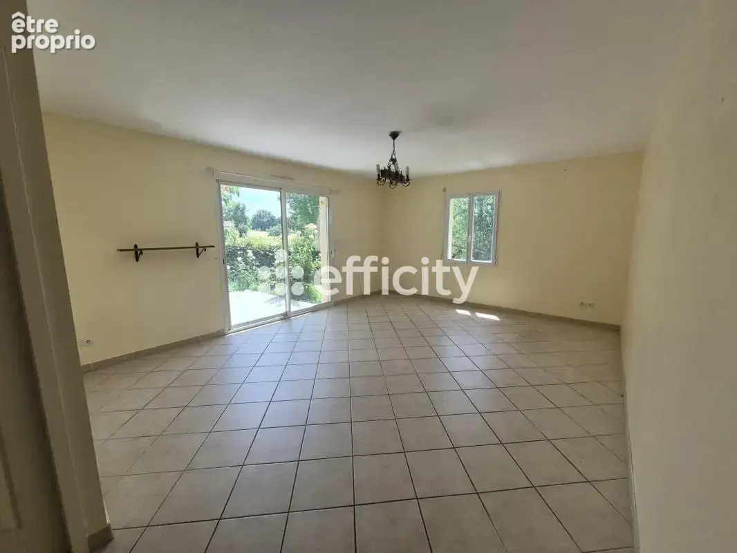 Maison 5 pièces 91 m² à vendre à Roumazieres-Loubert (16270) - photo 2