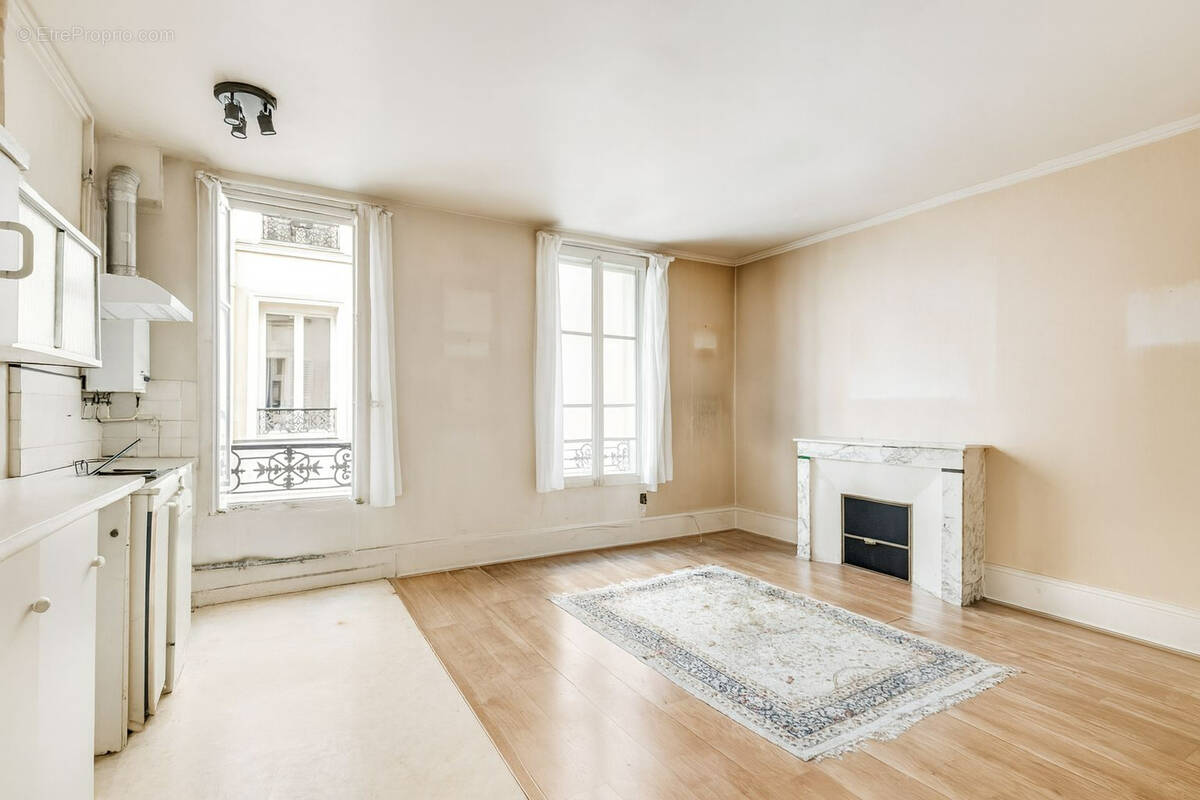 Appartement à PARIS-17E