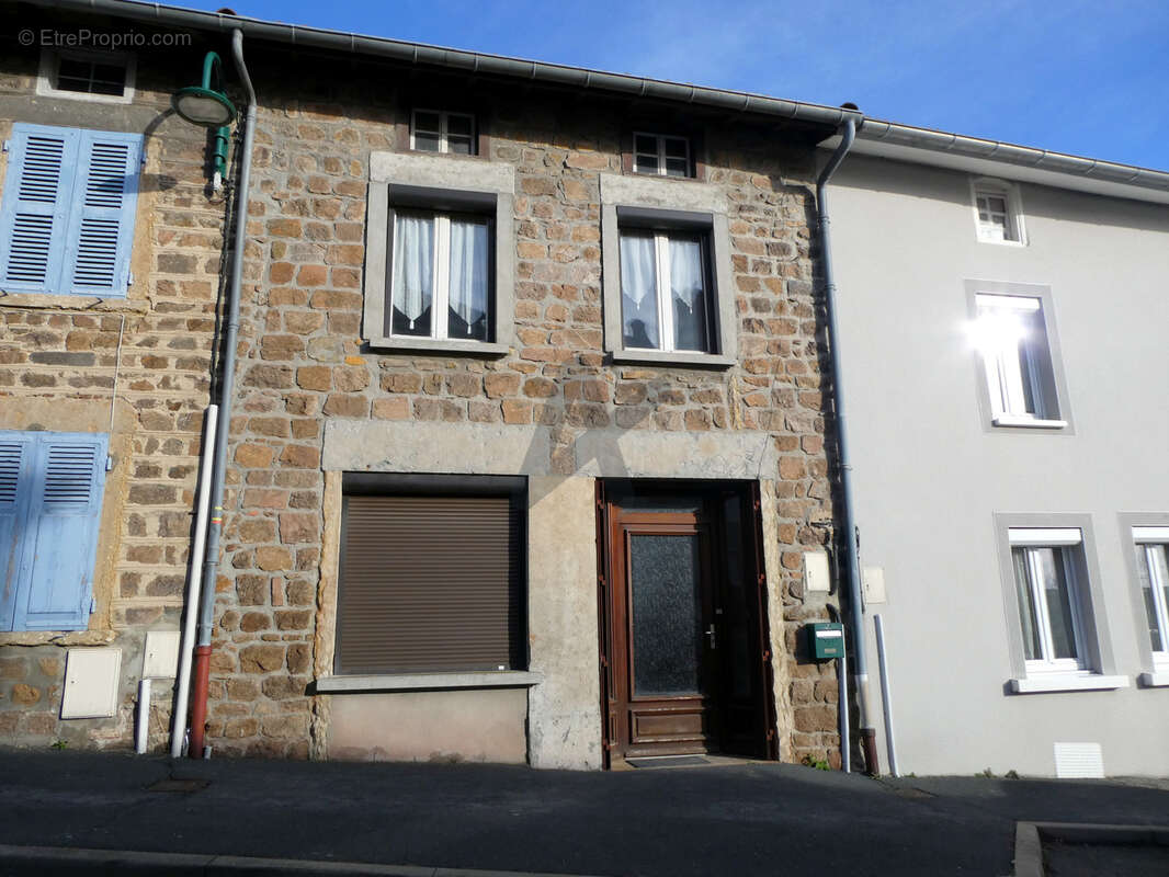 Maison à SAINT-LAURENT-DE-CHAMOUSSET