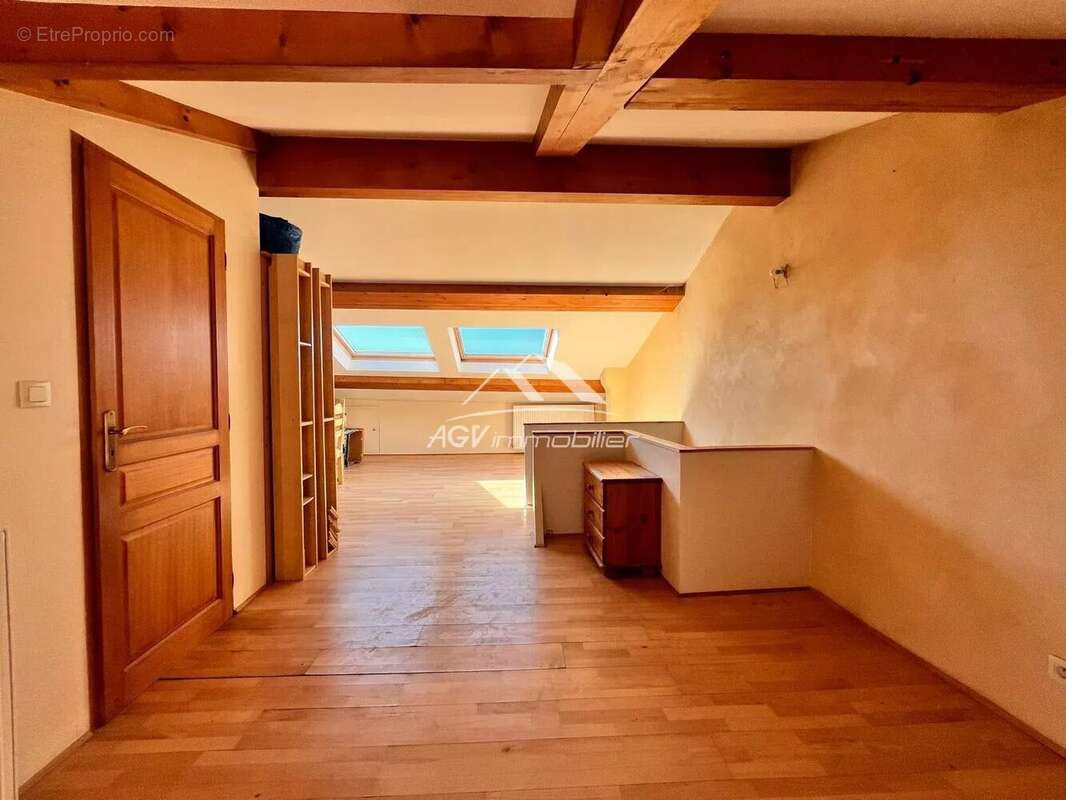 Appartement à VEZENOBRES