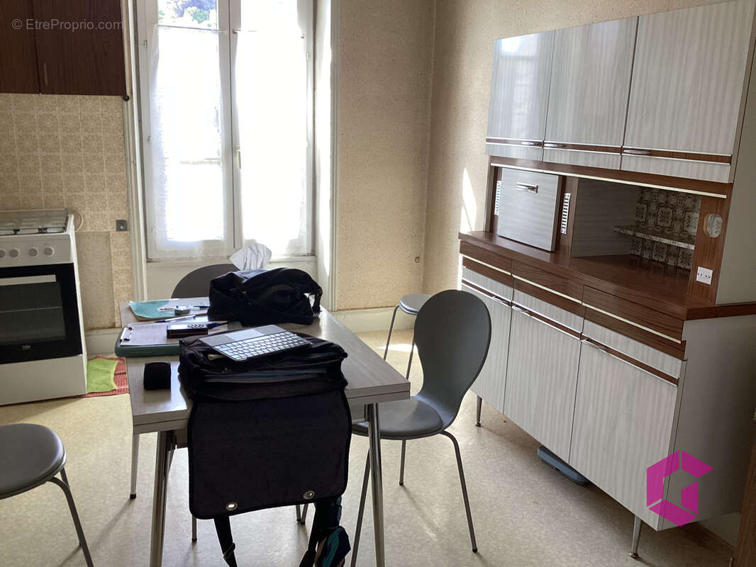 EN EXCLUSIVITE ! appartement traversant au 2ème et dernier étage, à rénover,  avec cave et grenier - photo 4