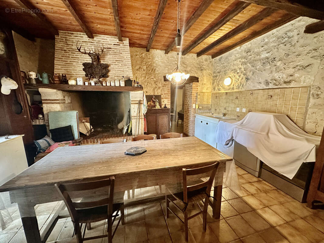Maison à PUJOLS