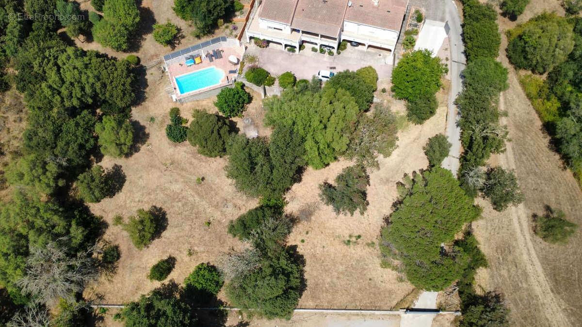 Exclusivité, Terrain viabilisé de 1 025 m² avec projet de maison à Alata, Castagnola - photo 2