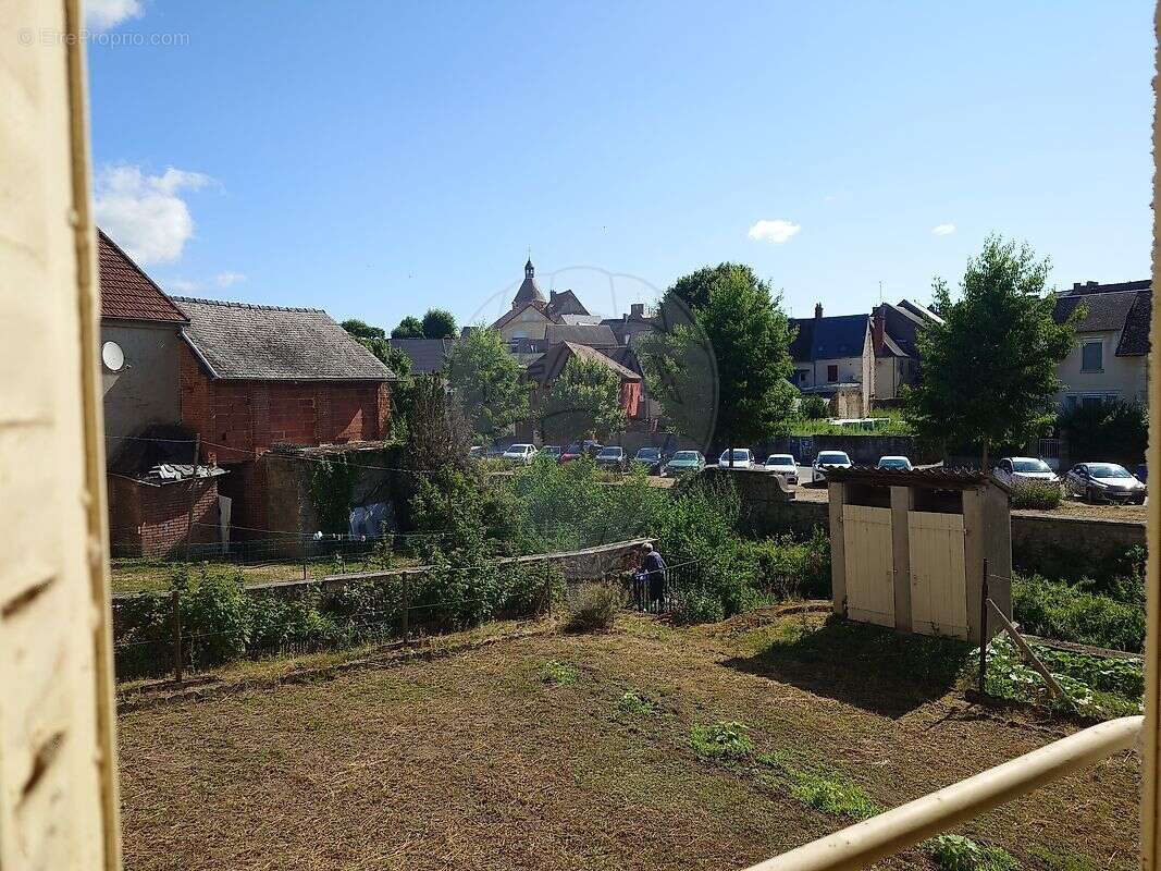 Maison à LUZY