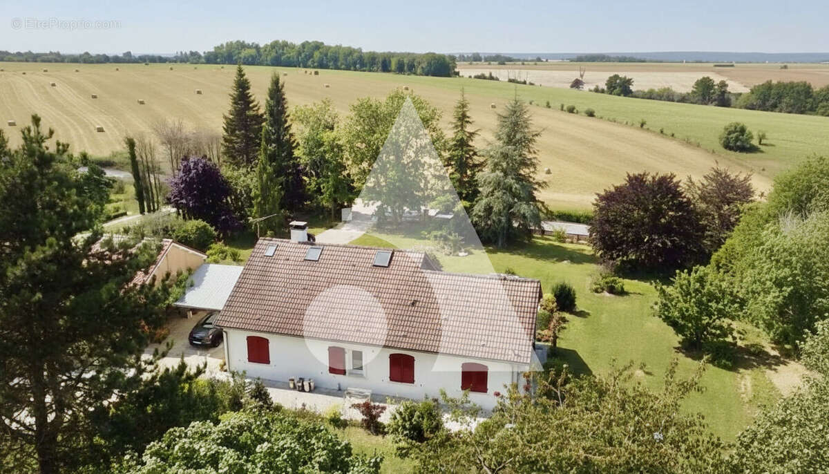 Maison à NEUFCHATEAU