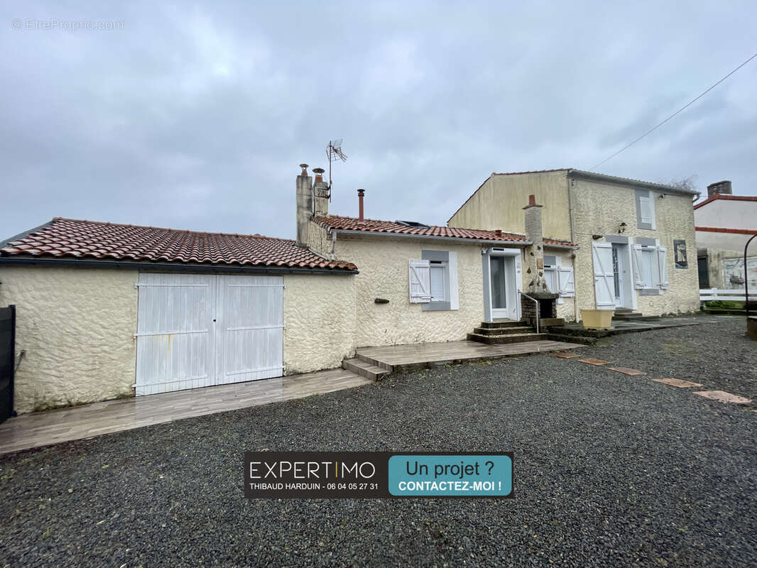 Maison à SAINT-HILAIRE-DE-CHALEONS