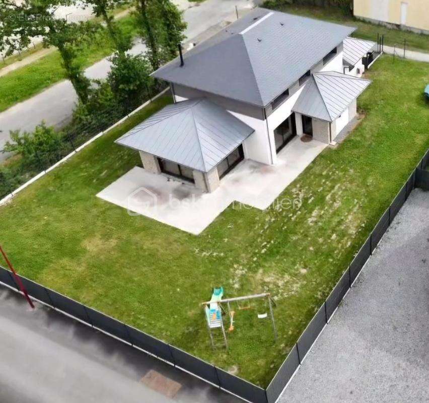 Maison contemporaine 2021 – Belles prestations, vie de plain-pied et cadre calme – 152 m² - photo 2