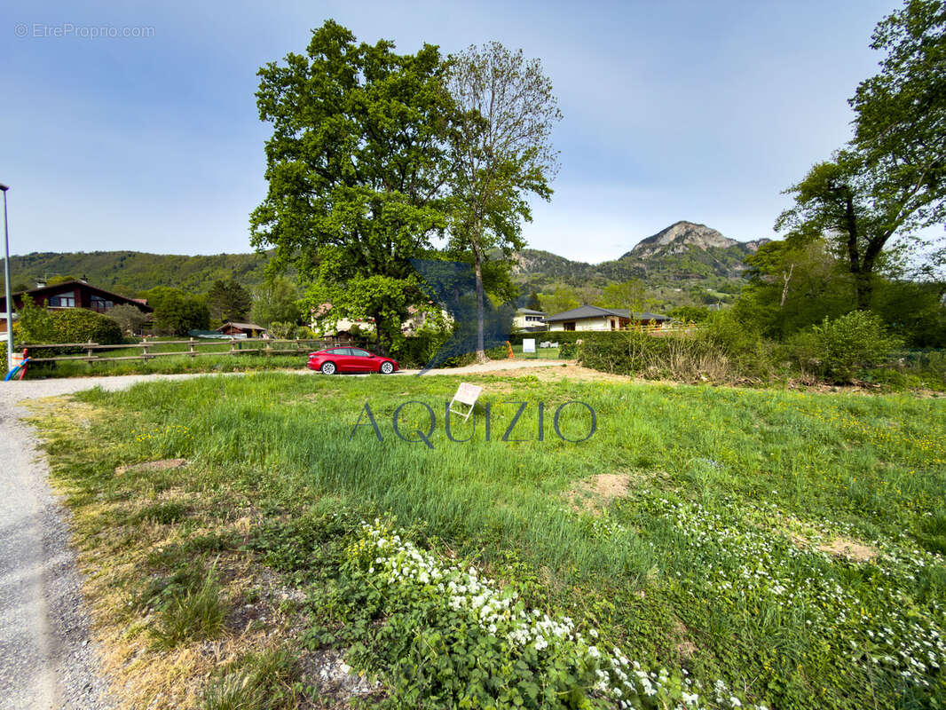 Terrain à MARIGNIER