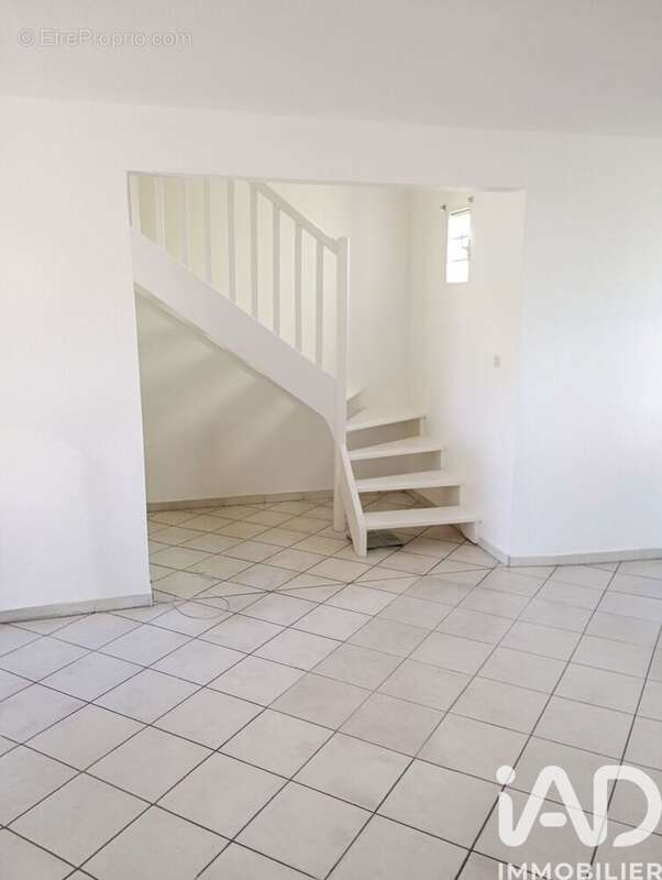 Appartement 105 m² à Baie-Mahault  - photo 2