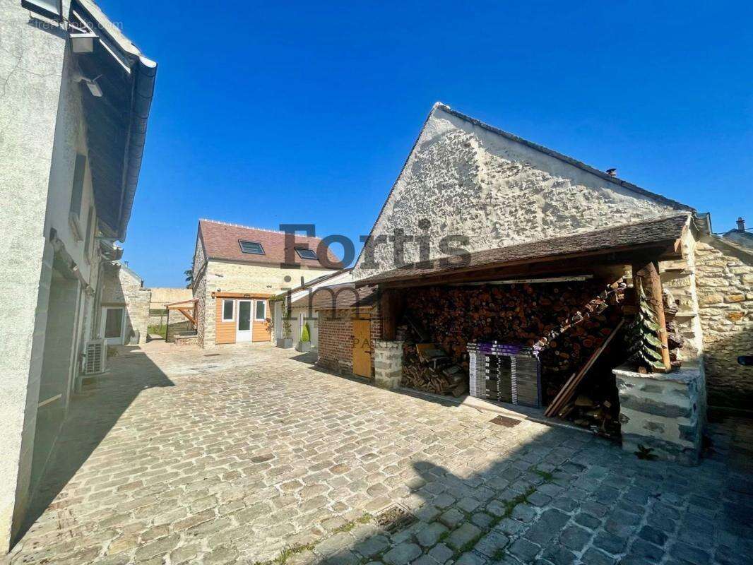 Maison à SAINT-GERMAIN-SUR-ECOLE