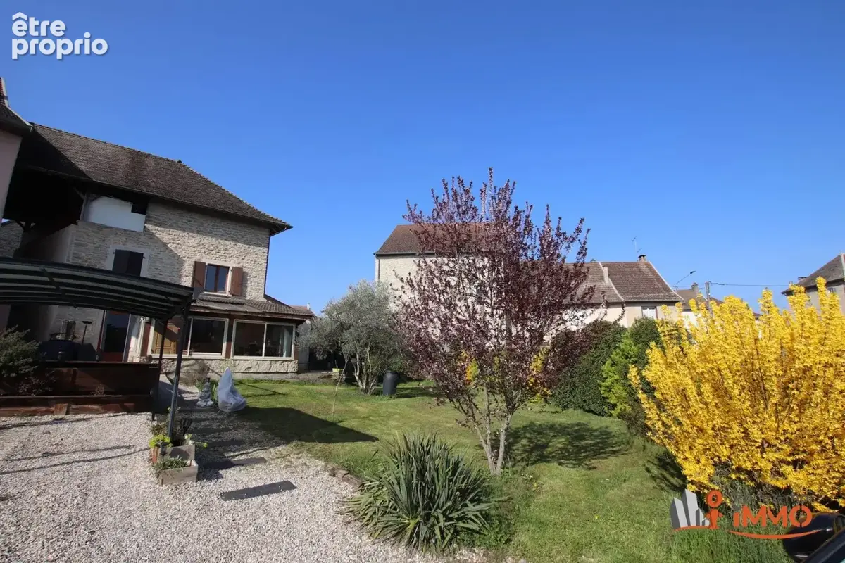 Maison à MONTALIEU-VERCIEU