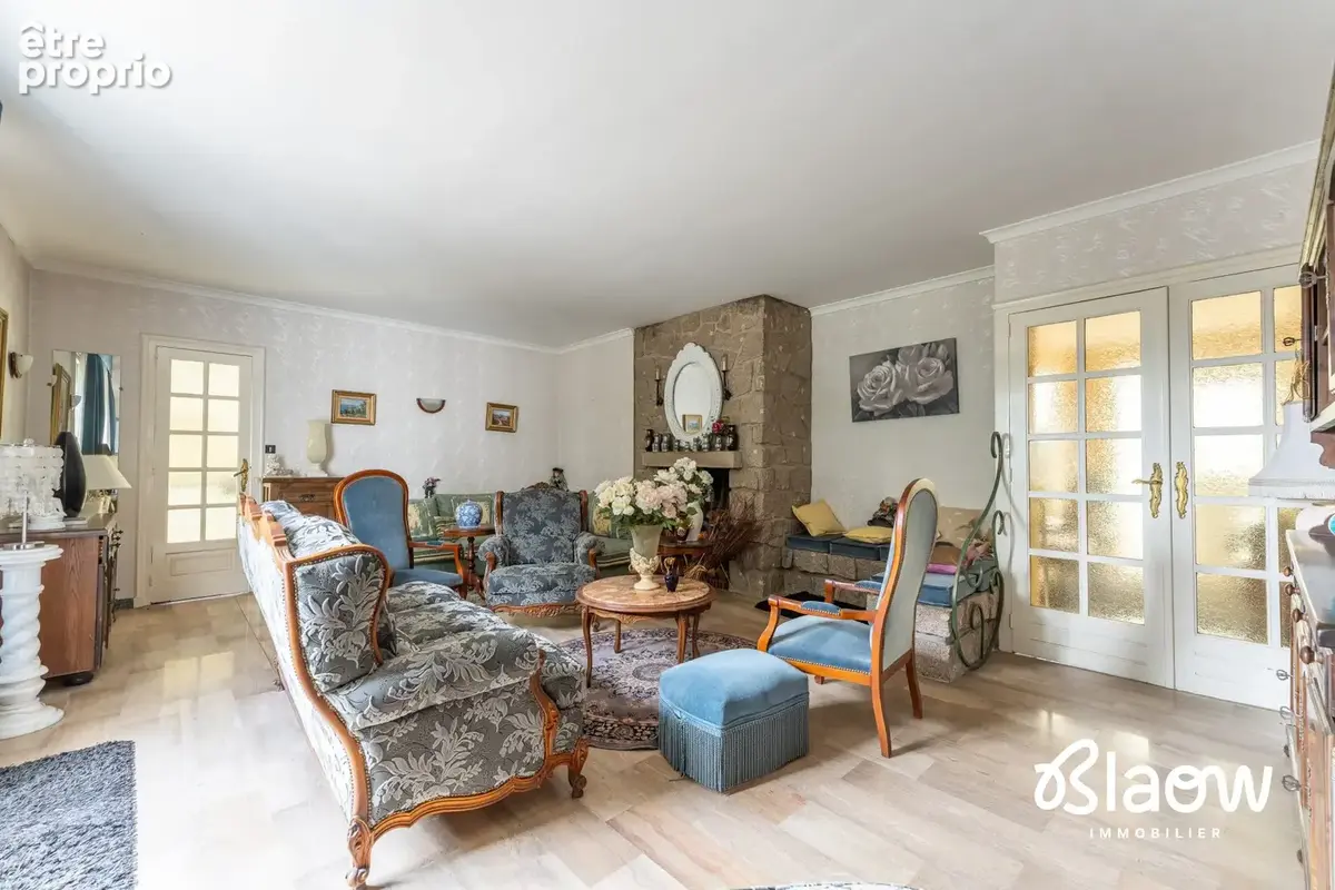 Maison 8 pièces 246 m² à vendre à Saint-Laurent-De-Mure (69720) - photo 4