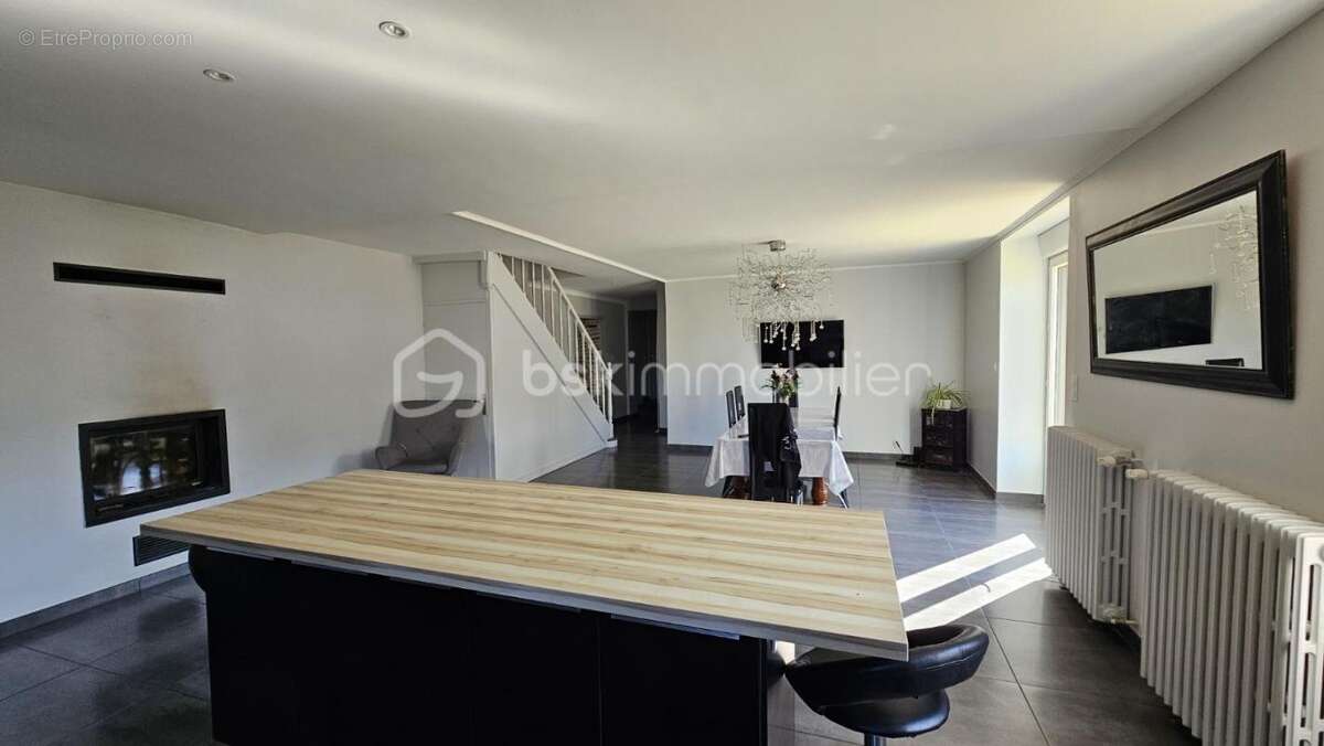 Maison à BAINS-SUR-OUST