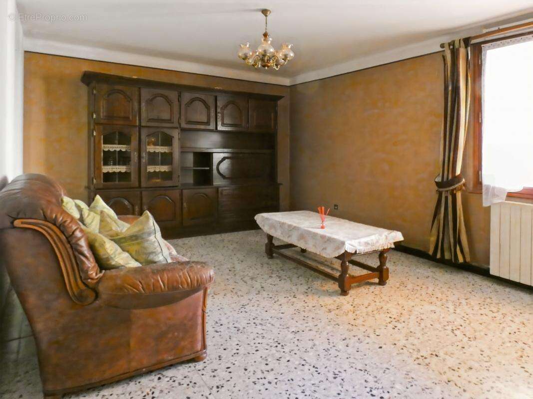 Maison à SAINT-QUENTIN-LA-POTERIE