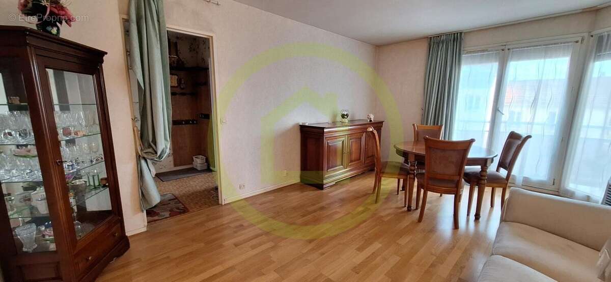 Appartement à BEAUCHAMP