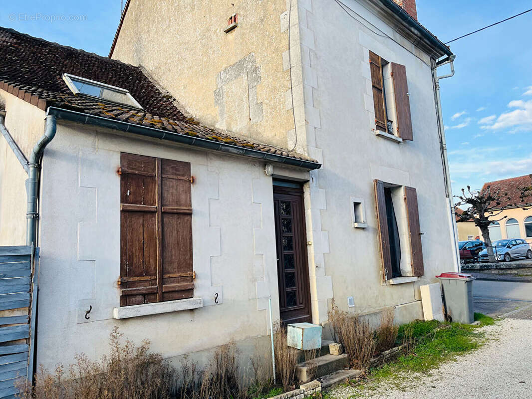 Maison à CHEMILLY-SUR-YONNE