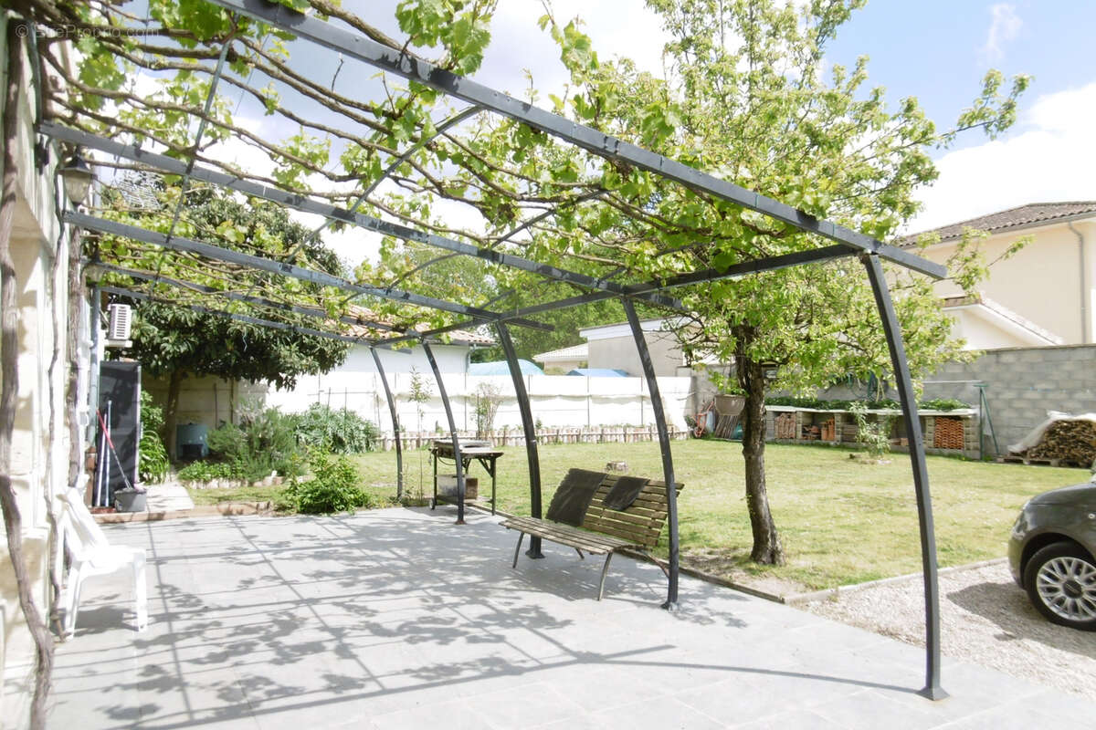 Maison à AMBARES-ET-LAGRAVE