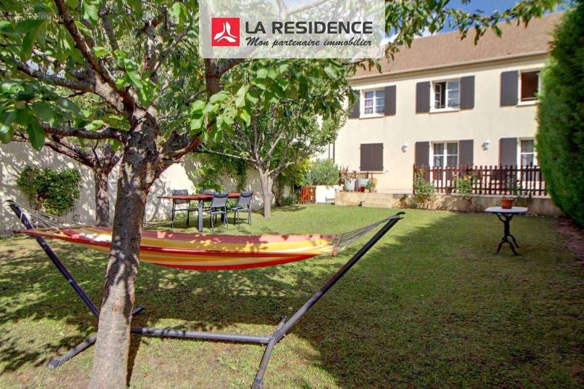 Maison à LES CLAYES-SOUS-BOIS