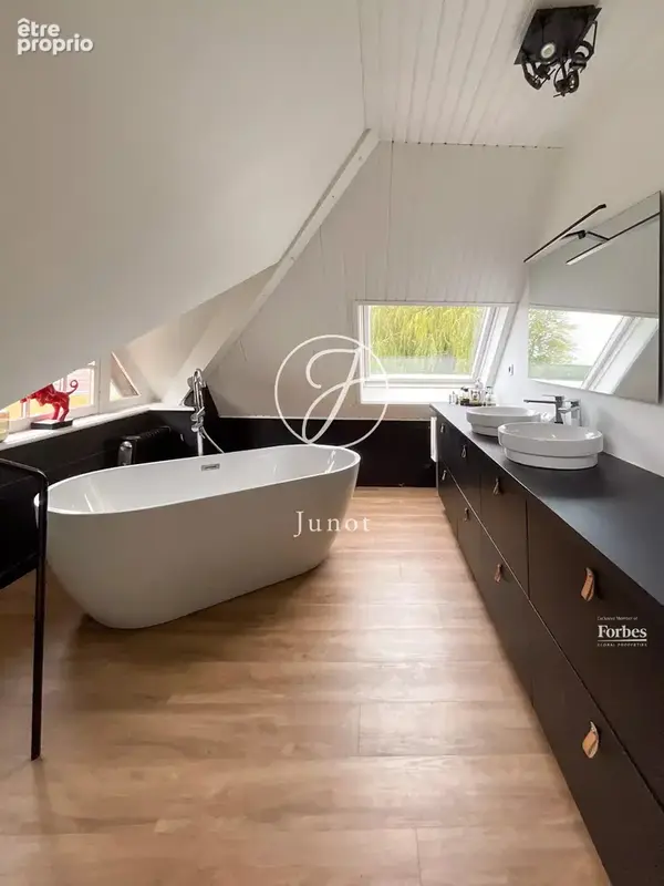 Mont d’Halluin - Demeure anglo-normande à vendre - 310 m2 - 8 pièces - Jardin - Stationnements - Sous-sol - photo 19