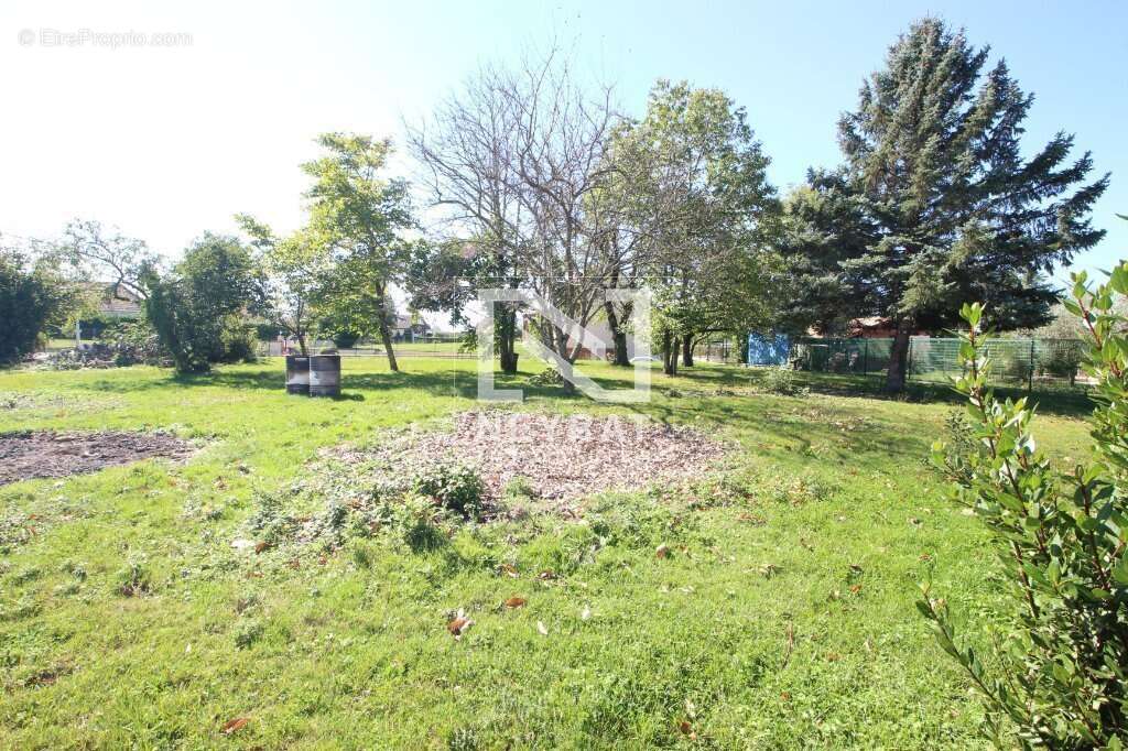 Terrain à SAINT-GERMAIN-DU-BOIS