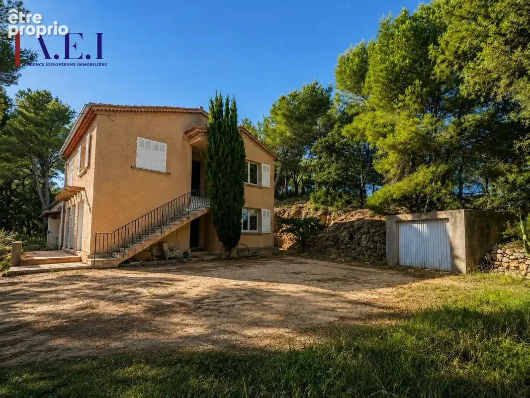 Six Fours les plages - Maison de 174 m2 habitables sur une parcelle de 5 744 m2 - photo 2