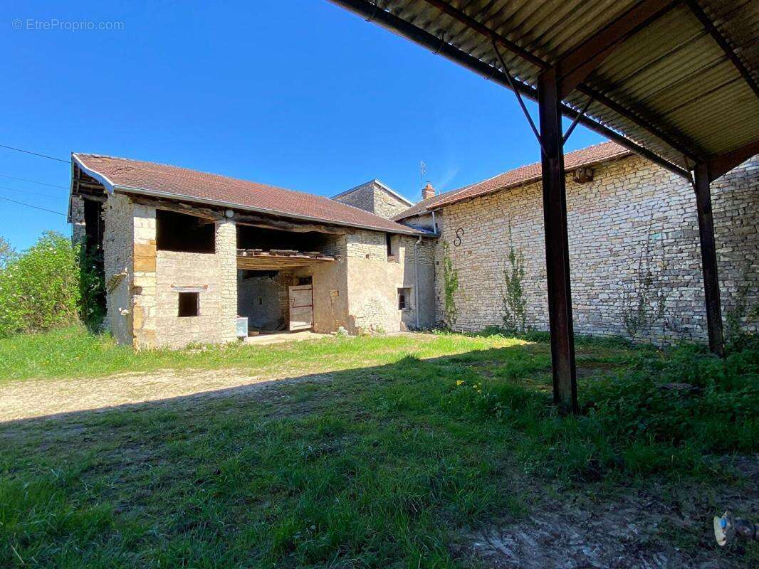 Grande et hangar à vendre - photo 8