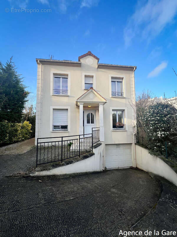 Appartement à HOUILLES