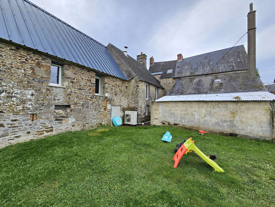 Maison à LA CHAPELLE-BICHE