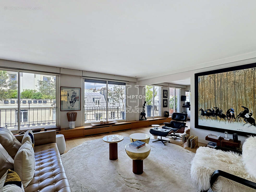 Appartement à PARIS-16E